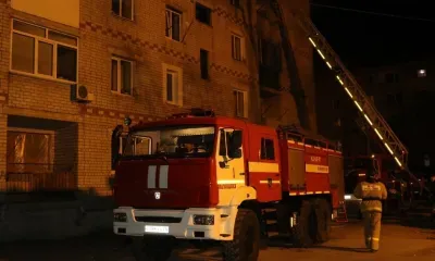 Пожарные из горящего дома в Благовещенске спасли 10 человек