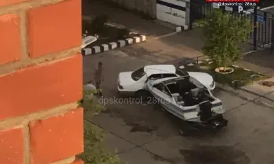 В Благовещенске лодка врезалась в автомобиль