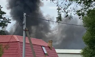 Горящую хозпостройку в Благовещенске тушили по повышенному рангу
