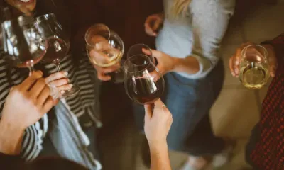 Любители спиртного заражаются коронавирусом вдвое чаще