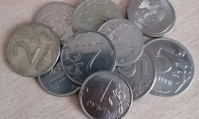 Рубль впервые с 2016 года вошел в число самых популярных валют мира