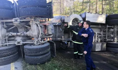 Бензовоз с топливом перевернулся в Зейском районе, перегородив проезд 
