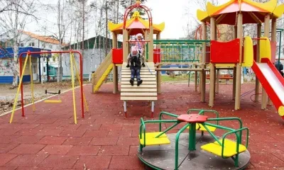 Детскую площадку в Тынде помогли установить золотодобытчики