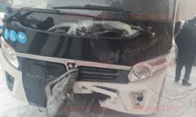 Маршрутный автобус столкнулся с иномаркой в Благовещенске