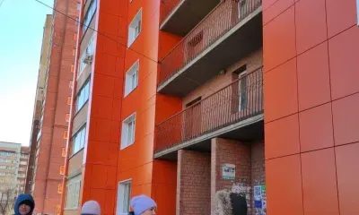 Капитальный ремонт дома с разрушающимся фасадом завершился в Благовещенске 