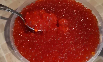 На Алтае задержали мошенника, обманувшего амурчан при продаже красной икры