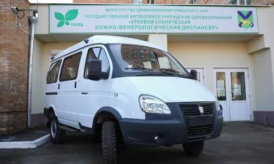 Автомобиль подарил больнице житель Приморья, вылечившийся от коронавируса