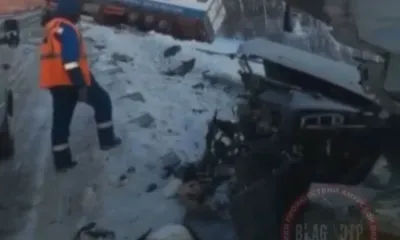 Иномарка превратилась в груду металла на трассе Архаринского района