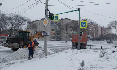 На борьбу со снегом и наледью вышли бригады в Благовещенске