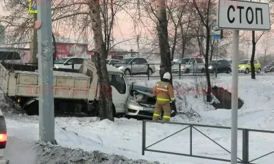 Автомобили упали в кювет после столкновения в Благовещенске