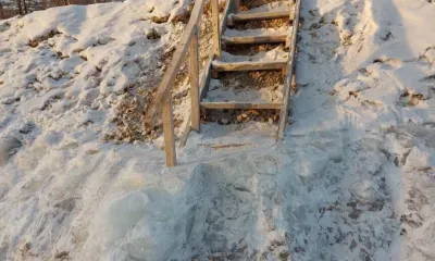 Наледь на автостанции осложнила жизнь жителям Тынды