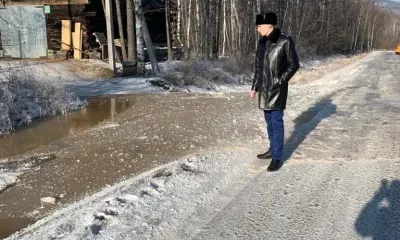 Наледь от вышедшей на землю воды оперативно не устранили в Сковородине