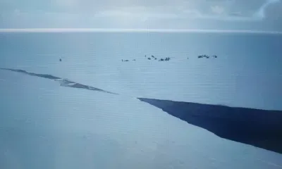 Льдина уносит в море 40 рыбаков на Сахалине