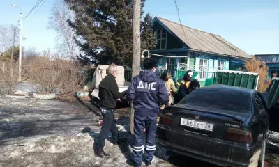 Водитель иномарки снес забор частного дома в Свободном