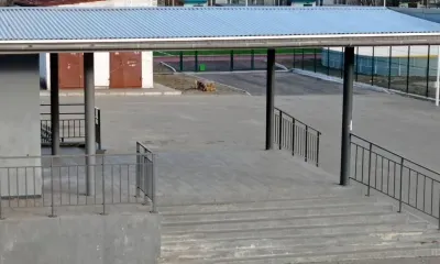 Телефоны будут собирать у школьников перед входом в школу