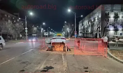 Автомобиль влетел в перекоп на перекрестке Благовещенска