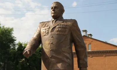 Памятник Герою Советского Союза Юрию Кузнецову установили напротив ДВОКУ