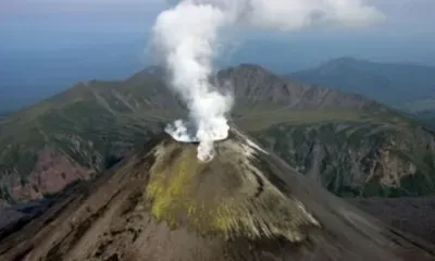 Вулкан засыпал пеплом населенные пункты на Камчатке