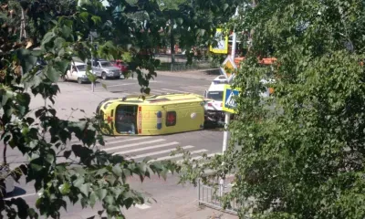 Кареты скорой помощи жестко столкнулись в центре Благовещенска