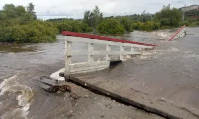 Проезд по мосту с подмытыми подъездами закрыли в Зейском районе