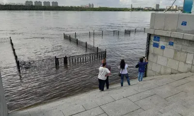 Набережная Амура в Благовещенске уходит под воду. Гребень паводка в районе Благовещенска ожидается 13-14 августа