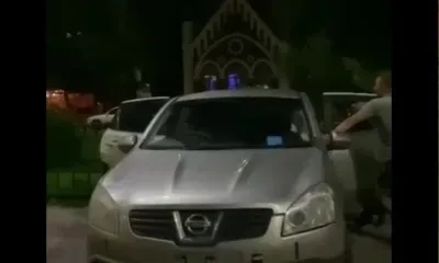 Машину автохама с тротуара набережной Амура увез эвакуатор 