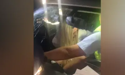 Автоледи разгромила машину ДПС и избила шваброй полицейского во Владивостоке
