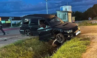 Неизвестные на "Лексусах" обстреляли машину с людьми в Приморье