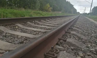 Вагоны грузового поезда сошли с рельсов в Якутии