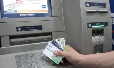 Кредитки массово оформляют россияне