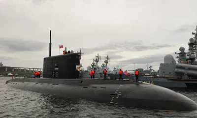 Подводная лодка с крылатыми ракетами "Калибр" впервые прибыла на службу во Владивосток