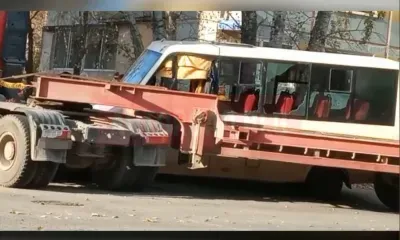 Соцсети: стекла разбиты в автобусе, попавшем в ДТП в Благовещенске 