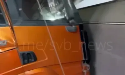 Большегруз выкатился с АЗС и врезался в автомойку в Свободном 