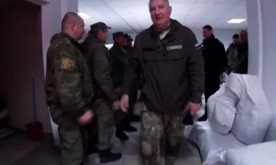 Экс-глава "Роскосмоса" Рогозин доставил зимнее обмундирование для защитников Донбасса