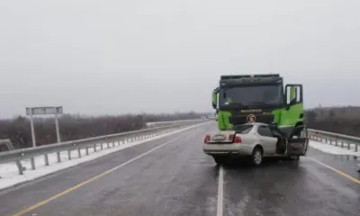 Грузовик и "легковушка" угодили в лобовое ДТП на трассе Приамурья