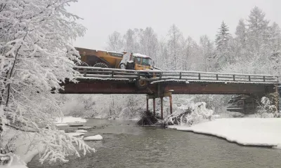 Мост в Селемджинском районе сломала техника-тяжеловес