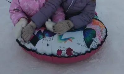 Подросток на "ватрушке" улетел в канализационный люк