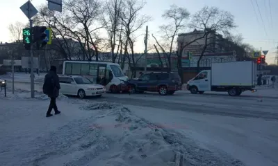 Шесть человек пострадали в ДТП с автобусами и внедорожником в Благовещенске