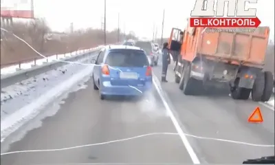 Автомобиль КамАЗ стал помехой для движения при въезде в Благовещенск