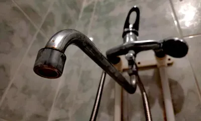 Проблемы с водоснабжением в 15 домах Благовещенска вызвал порыв