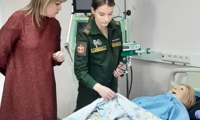 Экскурсию по медицинскому центру провели для амурской школьницы, спасшей человека