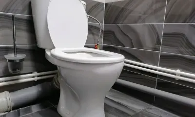 Крупный долг за услуги по откачке и промывке туалетов требуют с компании в Приамурье