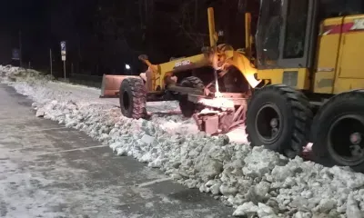 Дороги Благовещенска посыпали 13 тысячами тонн отсева и соли
