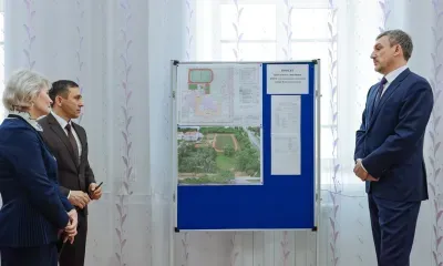 Памятники и зеленые насаждения сохранят при ремонте стадиона гимназии Благовещенска