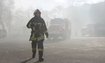 Дом и гараж с автобусом потеряла при пожаре семья в амурском селе 