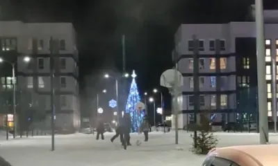 В Свободном дети сыграли в футбол на снегу в аномальные морозы