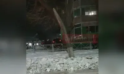 Автомобиль наехал на многоквартирный дом в Благовещенске