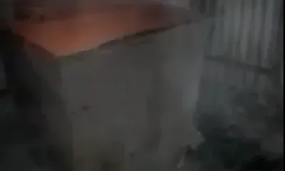 Мусор загорелся из-за золы, выброшенной в контейнер в Благовещенском округе