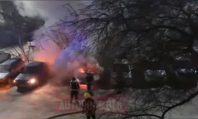 Автомобиль остался без лобового стекла в результате пожара в Благовещенске