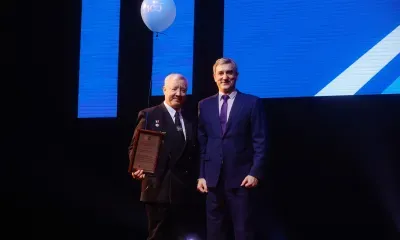 Награды ветеранам и заслуженным работникам авиации вручил Василий Орлов 